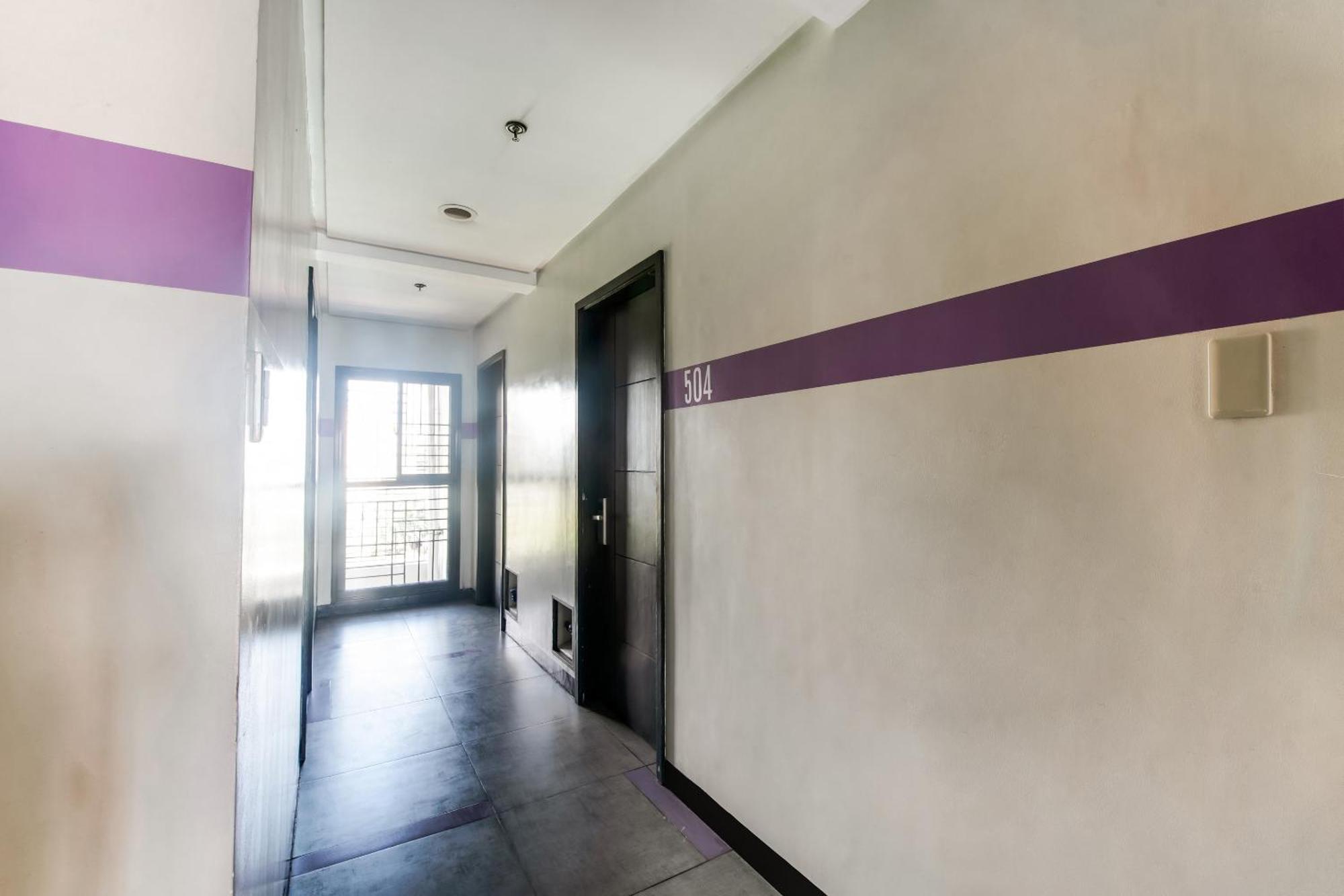 Oyo 136 Regal Residences Quezon City Buitenkant foto