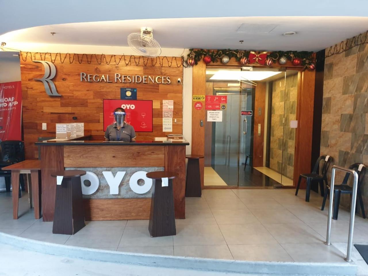 Oyo 136 Regal Residences Quezon City Buitenkant foto